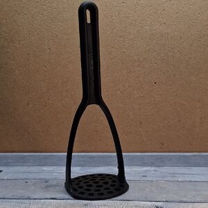 Pampered Chef Black Nylon Potato-Bean-Vegetable-Fruit Masher Utensil